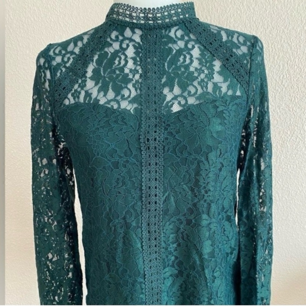 Cable & Gauge Teal Lace Top